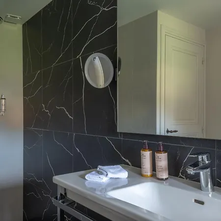 Le Chateau D'etoges - Champagne Otel 4*