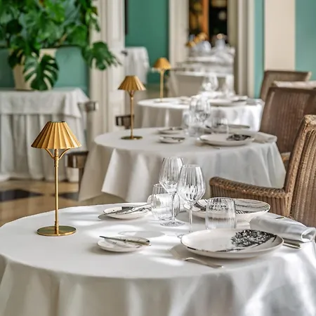Le Chateau D'etoges - Champagne ホテル 4*