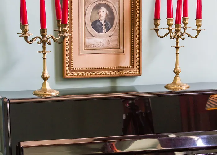 Hotel Le Château D'etoges - Les Collectionneurs 4*